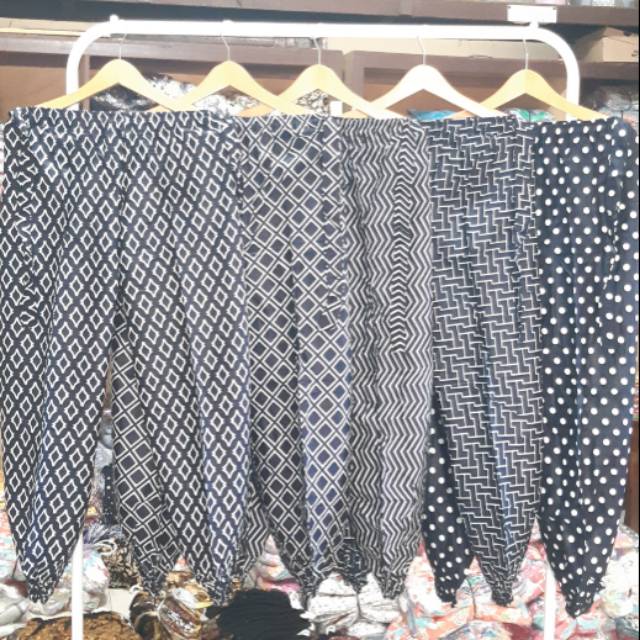 Celana tidur jogger aladin monokrom material rayon bahan Celana tidur jogger aladin monokrom material rayon bahan
