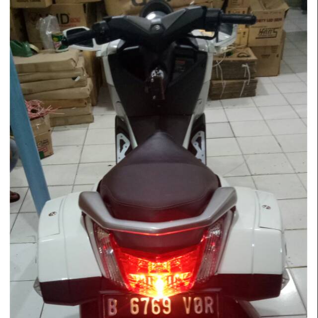 Box samping nmax bahan abs plastik+bonus lampu SEIN LED lengkap breked