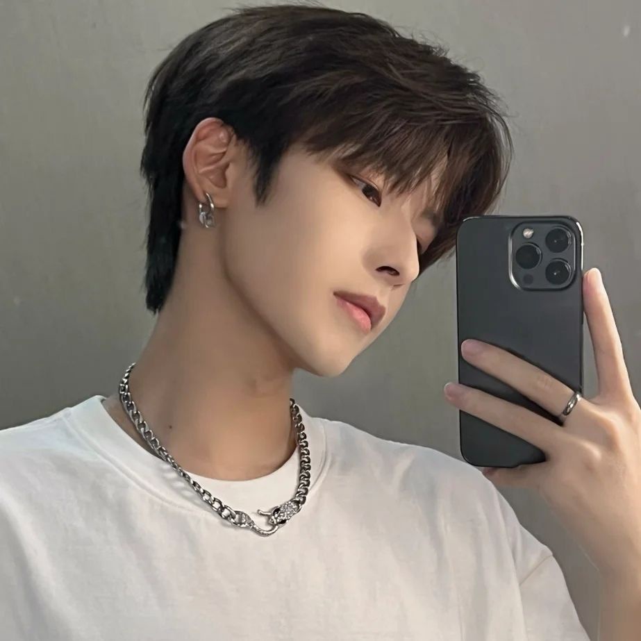 Pengiriman cepatWig Rambut Pendek Pria Versi Korea Pria Tampan Rambut Pendek Lurus Realistis Alami Q