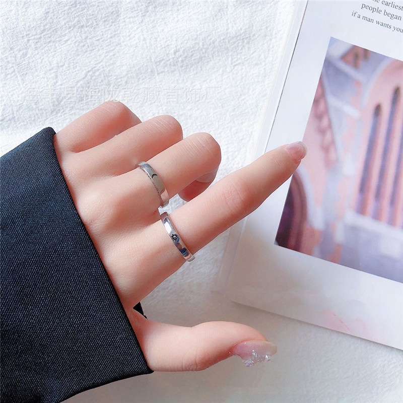 Set Cincin Pasangan Model Terbuka Adjustable Desain Matahari Warna Silver Untuk Hadiah