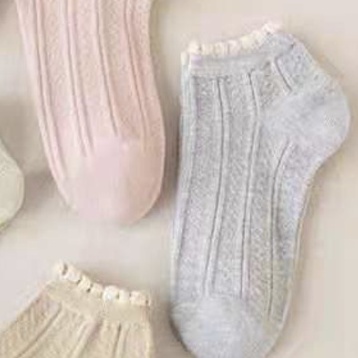 [COD] Kaos Kaki Wanita Import Motif Garis Renda Kaos Kaki Polos Cantik dengan Aksen Renda Ala Korea Kaos Kaki Semata kaki Ankle Shock-Abu Muda