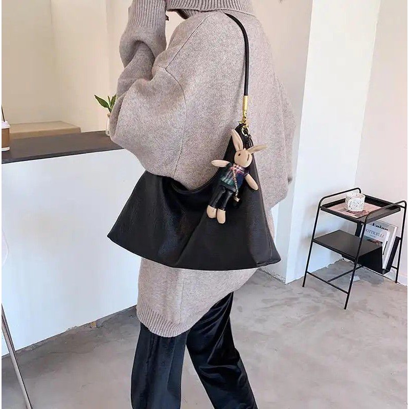 

Kode : ELJ 5107IDR : 175 rb Bahan : Kulit Pu ukuran: 26 x 39 x 10 cm Warna : Black,Beige, Red, Brown