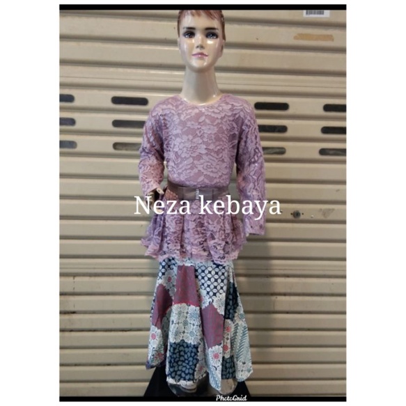 Setelan kebaya anak brukat//kebaya brukat lilac//kebaya anak lavender//brukat anak modern