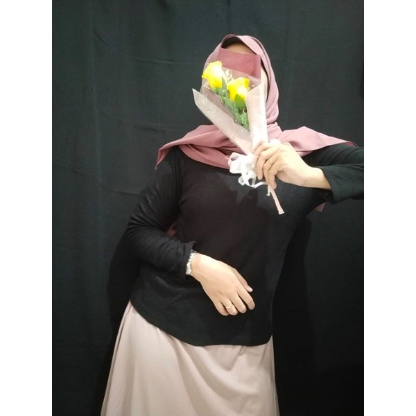 hoodie kaos hitam uniqlo