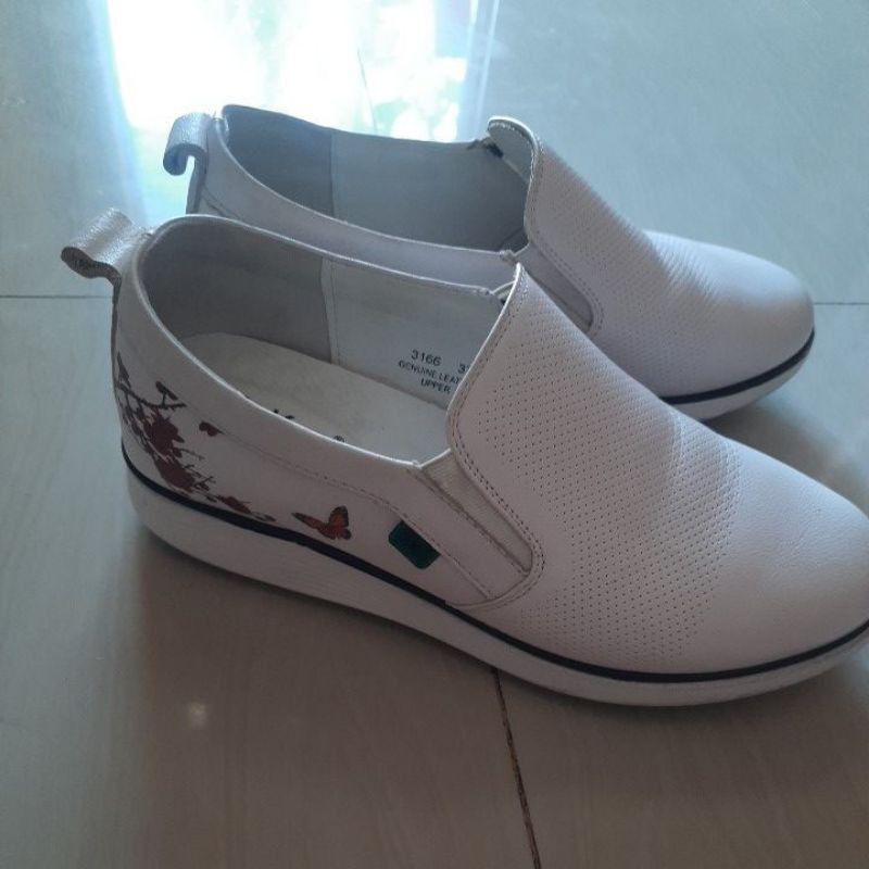 sepatu kickers original