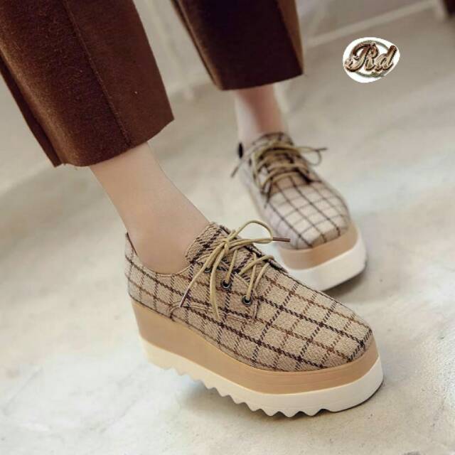Sepatu wedges stella kotak kotak wanita lucu santai main kerja kuliah murah