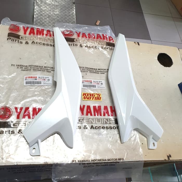 COVER STEP, BODY XEON PUTIH (1LB-P2) ASLI YAMAHA