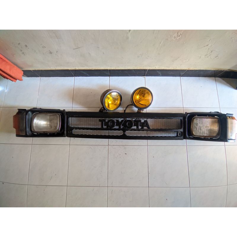 grill depan Toyota kijang super headlamp dan foglamp kf40