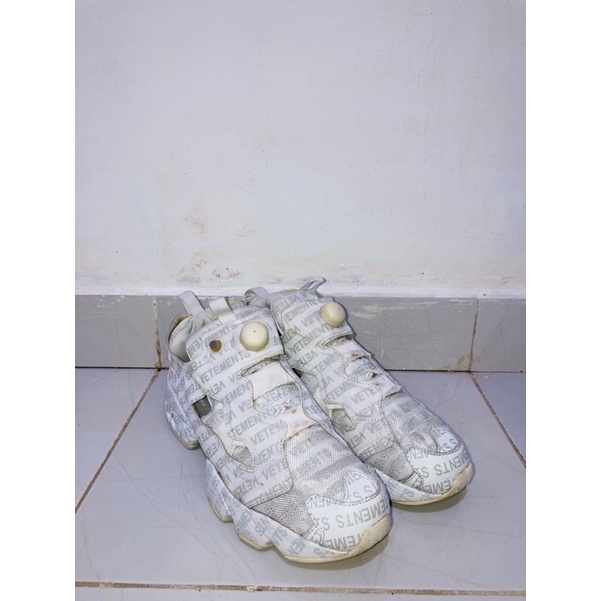 Sepatu Bekas Vetements X Reebok