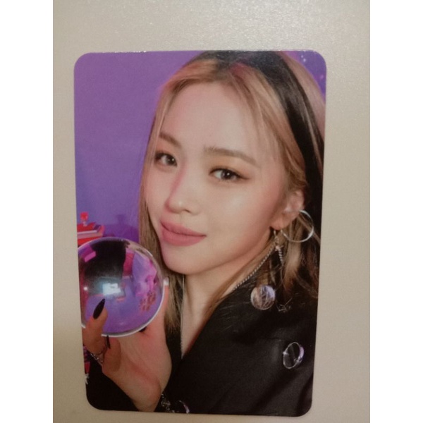 PC ITZY Ryujin Bola Crystal day version Guess who photocard