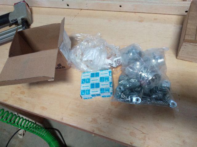 Bracket Besi 1 Huben / Kuping Besi Gantungan Lemari 1