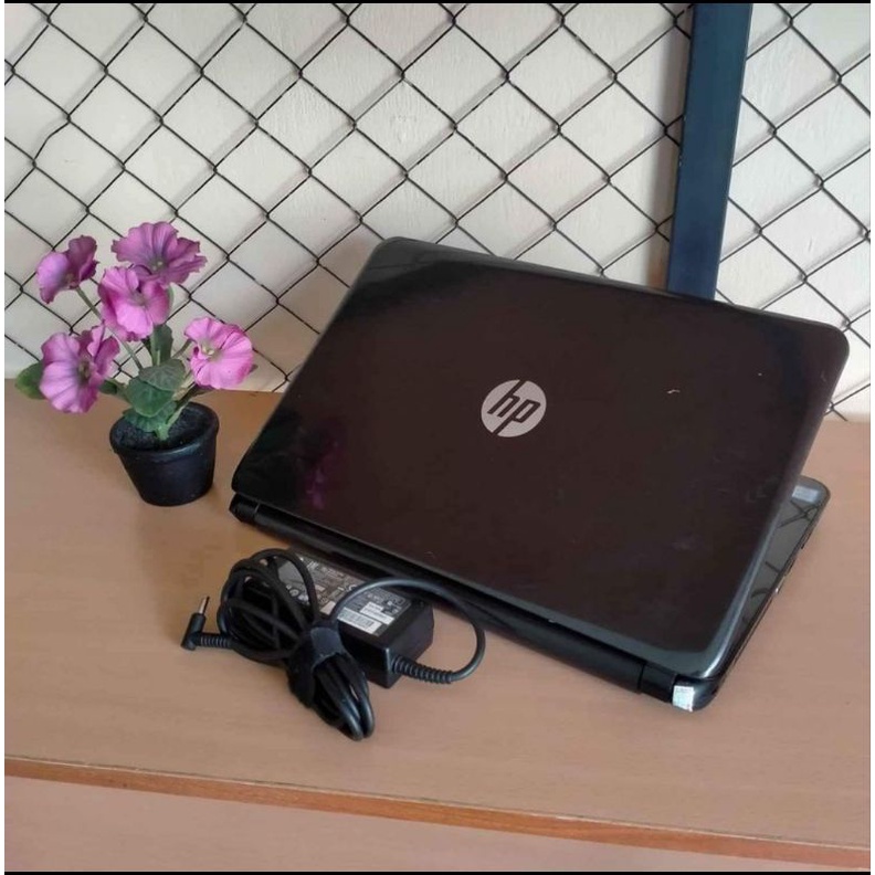 Laptop hp 14 core i3 sudah ssd ran 8gb bisa untuk gaming desain grafis
