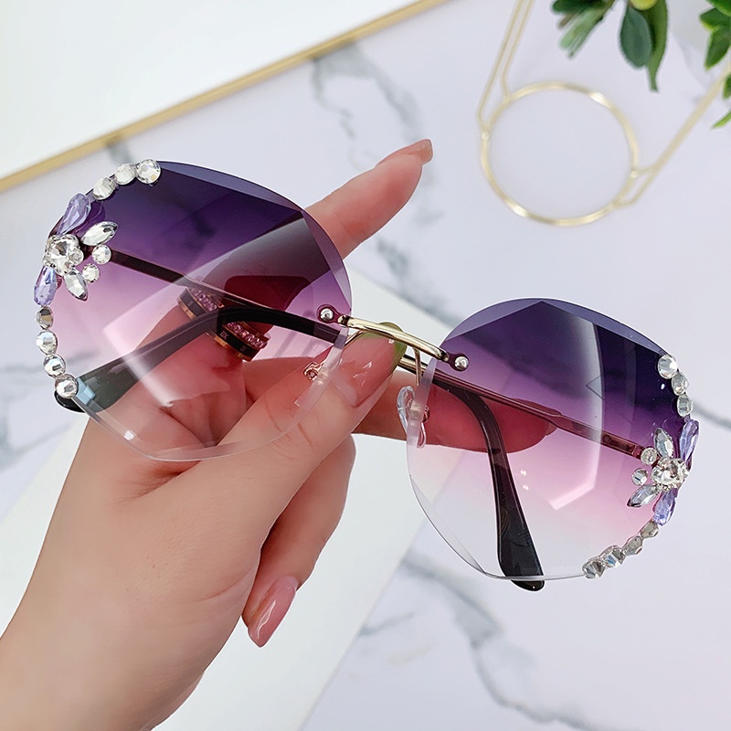 Kacamata Hitam Rimless Pelindung UV Aksen Kristal Untuk Wanita