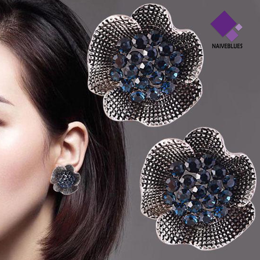 Anting Stud Bentuk Bunga Mawar Aksen Berlian Imitasi Gaya Vintage Untuk Wanita