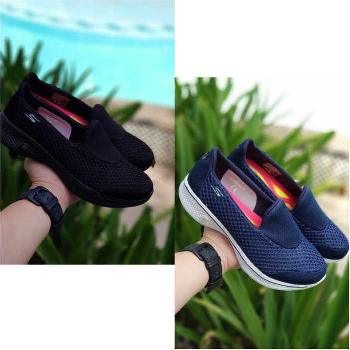 Sepatu Wanita Skechers GoWalk 4 Kindle