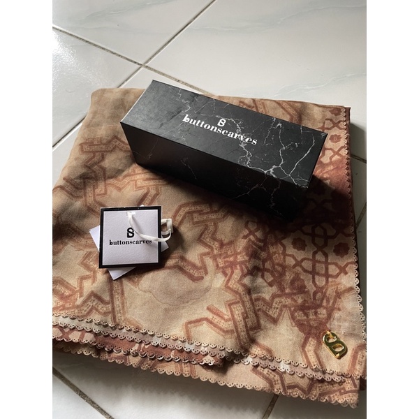 Preloved Buttonscarves Haramain