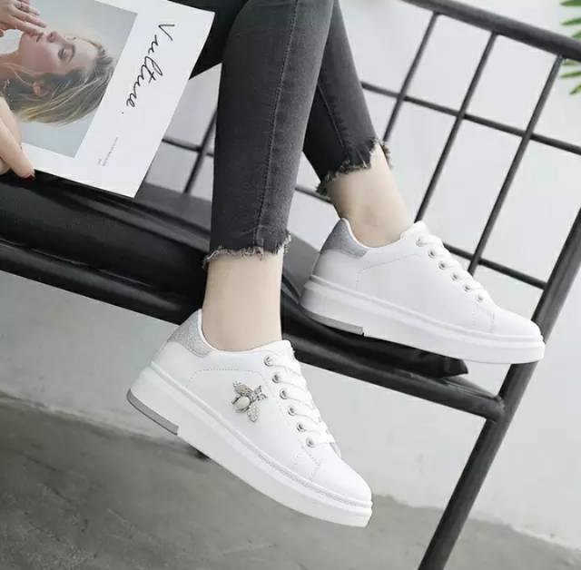 Sepatu sneaker lebah op 01