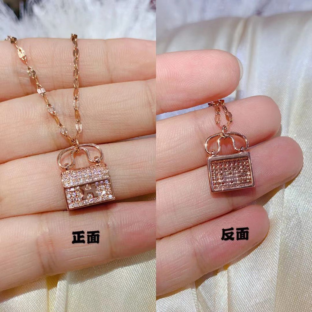 Kalung Rantai Dengan Liontin Tas Handbag Bahan Titanium Steel Untuk Wanita 2022 | Kalung Rantai Bahan Stainless Steel Motif Print Tulisan Aksen Berlian Tahan Air Untuk Hadiah