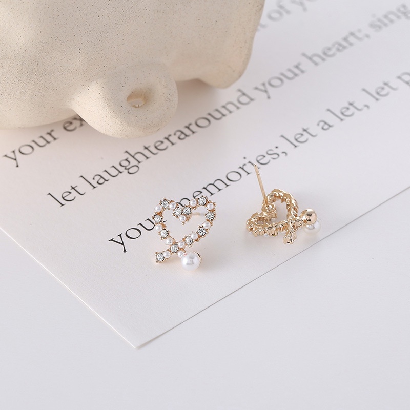 Sweet love pearls Korean personality irregular heart-shaped diamond earrings 210807