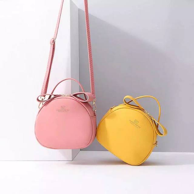Tas slempang wanita oval