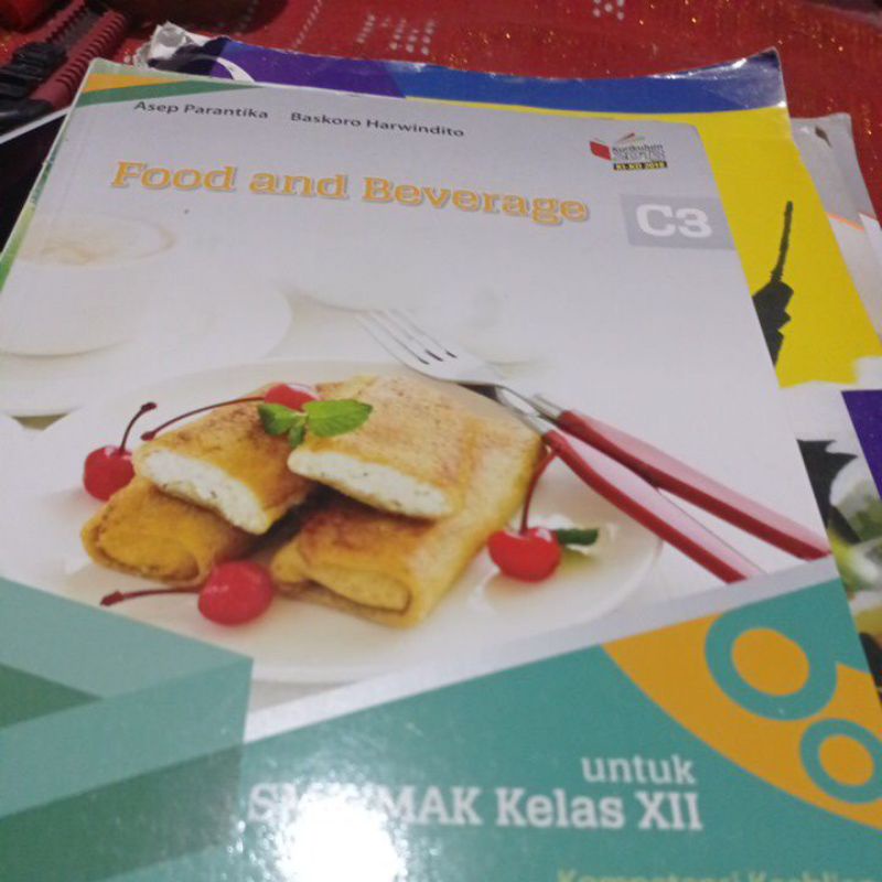 Buku food and beverage  3 smk revisi