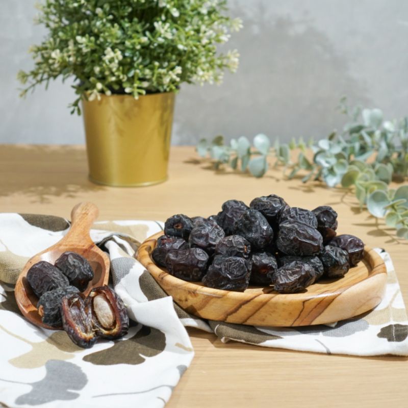 

KURMA AJWA KURMA NABI 1kg LUC ( LAPAK UMI CANTIK )