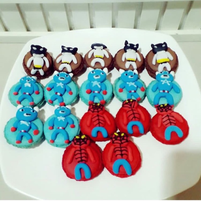 

MACARONS AVENGERS THEME