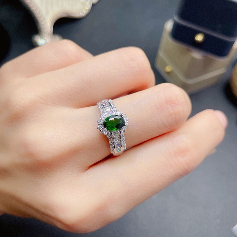 Cincin Zircon Oval AAA Warna Hijau Gaya Minimalis Adjustable Untuk Wanita