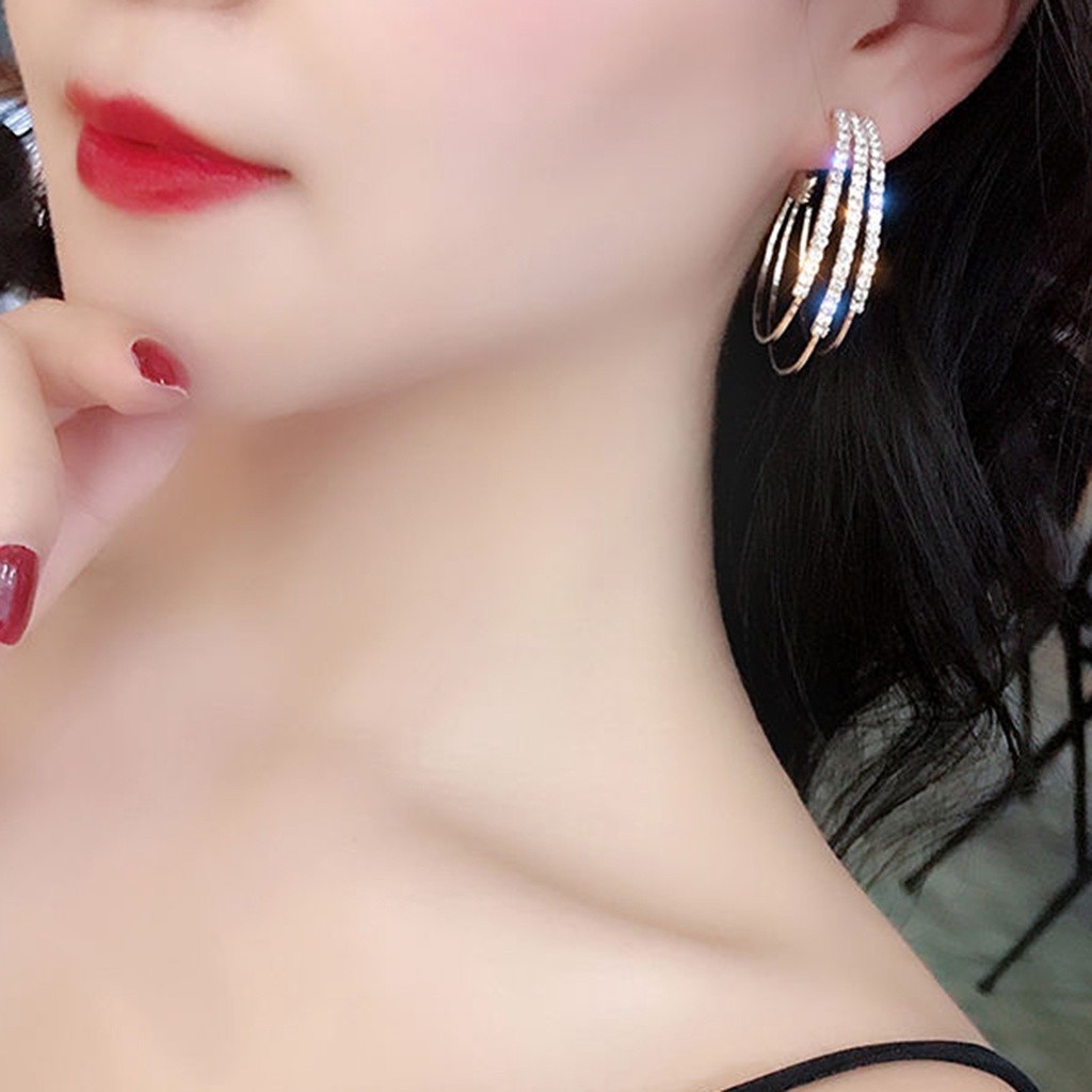 Hu Hu Hu Hu Hu Alat Bantu Pasang Kacamata♡ 1 Pasang Anting Hoop Bentuk C Tiga Lapis Aksen Berlian Imitasi Untuk Wanita