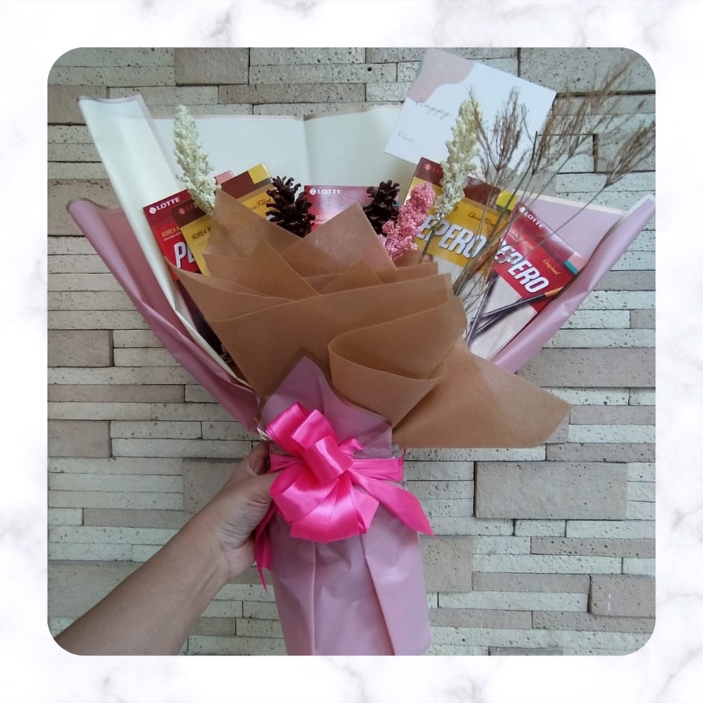 

Snack bouquet 5 pcs pepero with dry flower