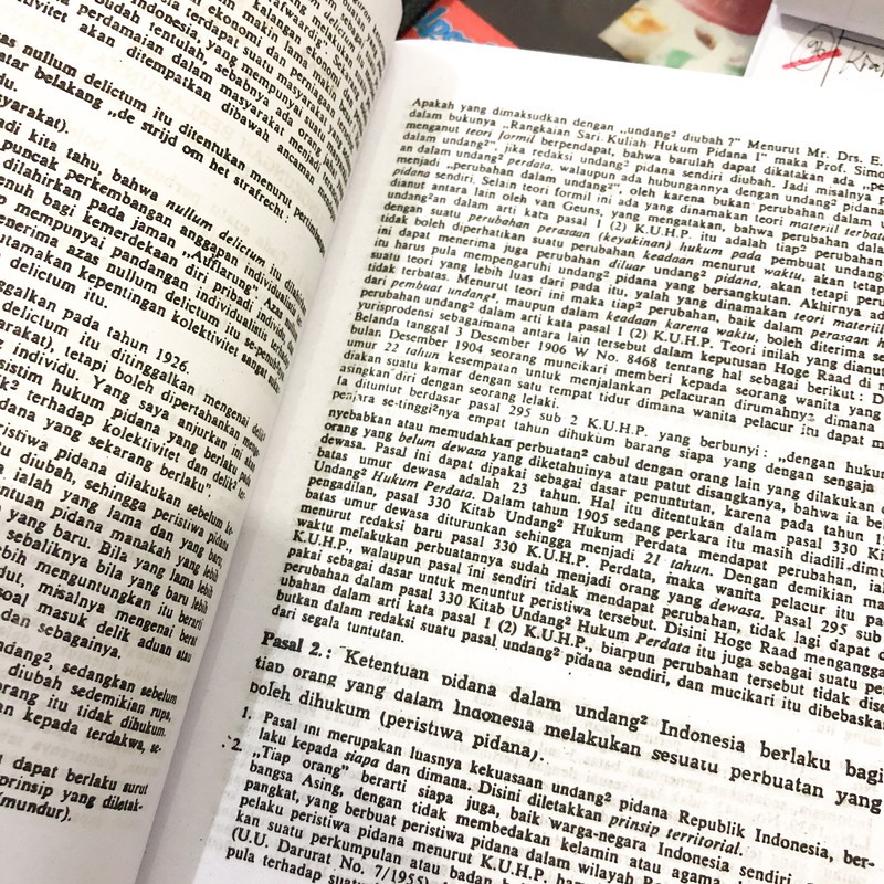 Buku Kitab Undang-undang Hukum Pidana (KUHP) Serta Komentar-komentarnya Lengkap Pasal Demi Pasal-4