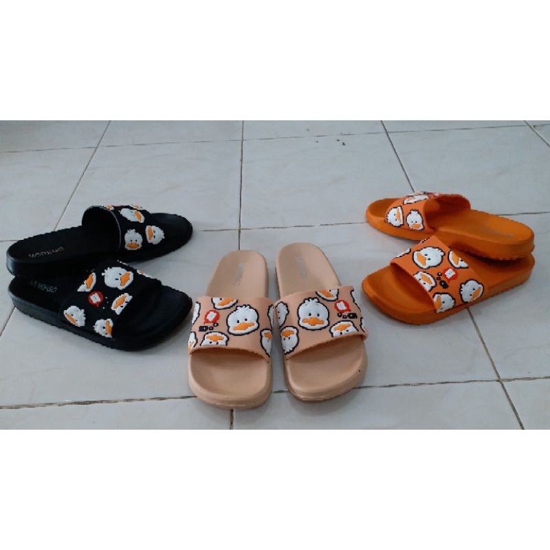 Untuk kaki dewasa, sandal selop motif duck, ringan, empuk. Morego, size 37-41