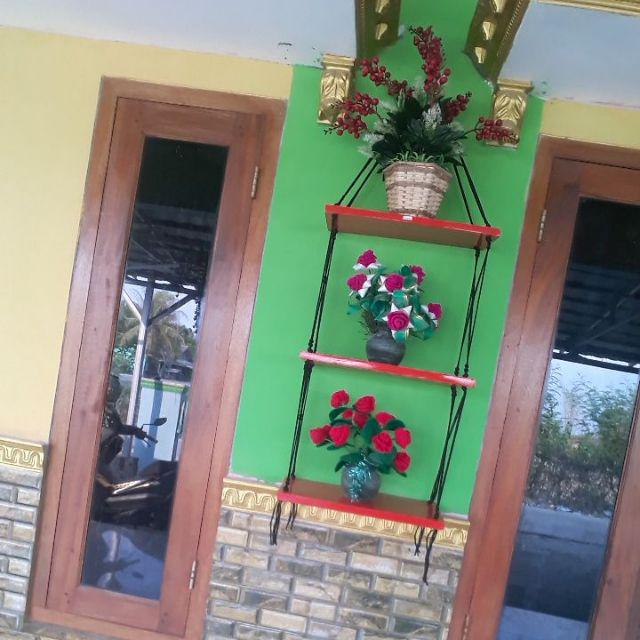 Rak Dinding Gantung Pot Tanaman 3 Susun Merah Tali Hitam Minimalis