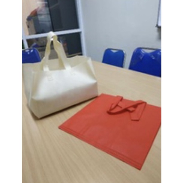 

Goodie Bag Box Brownies uk 20x30 - Tas Spunbond Kotak Kue Polos - Tas Kain Kotak Brownies Polos