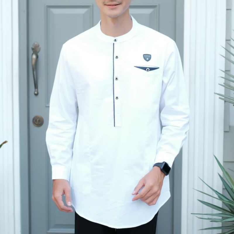 FOUR ONE KOKO LIS SIMPLE LENGAN PANJANG BAJU KOKO PRIA FASHION MUSLIM ATASAN PRIA WARNA BIRU DENIM.