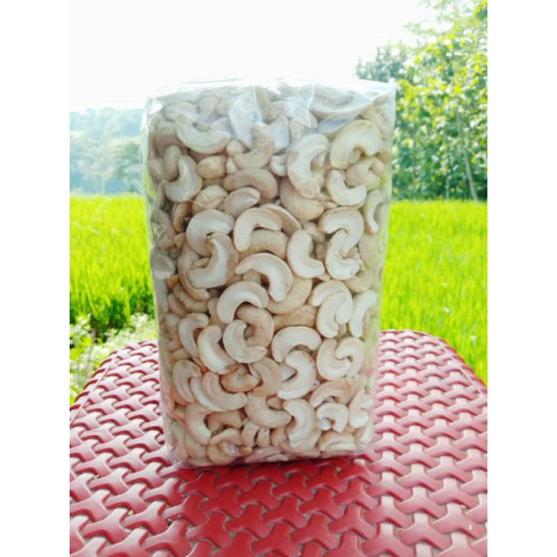 

kacang mete belah 2 mentah