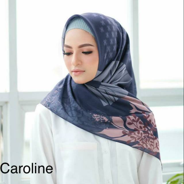 Hijab segi empat deenay motif caroline