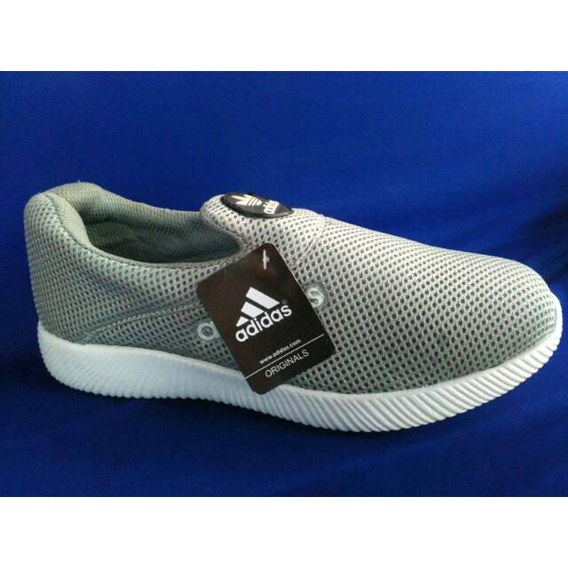 Sepatu Adidas slip on Adidas