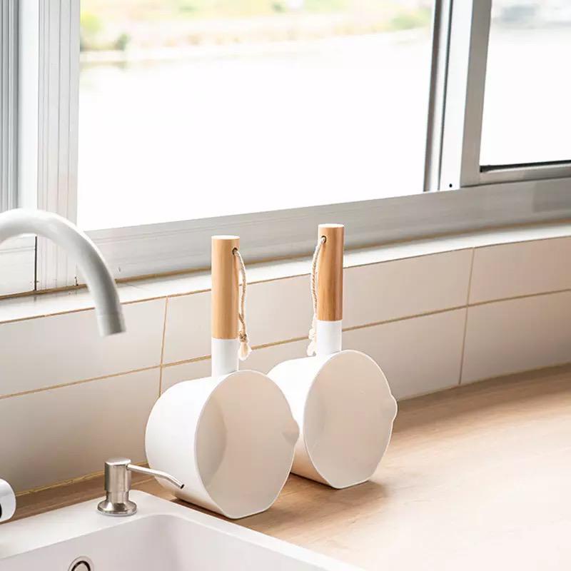 gayung air masak dapur wooden long handle ladle / water scoop thick plastic / gayung ciduk kamar mandi bathroom kitchen