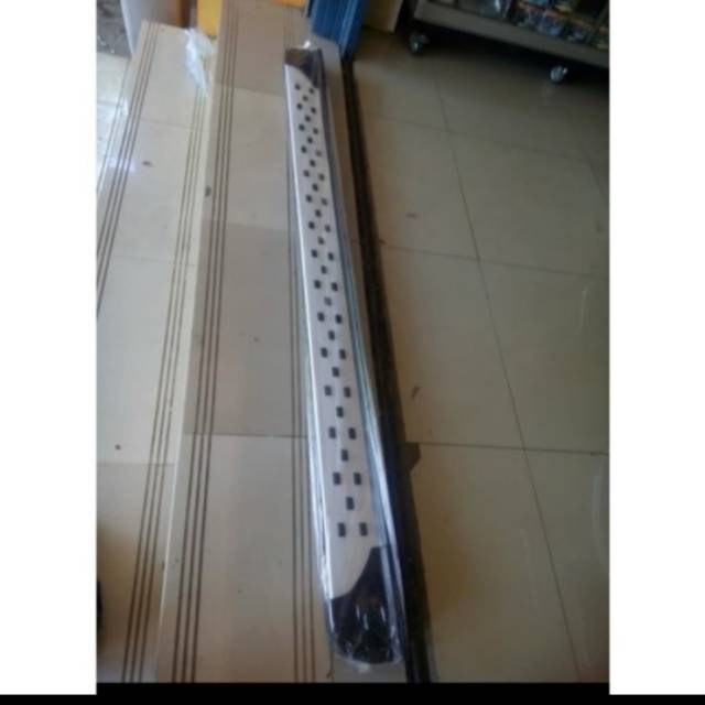 Foot step samping/ pijakan samping mobil universal