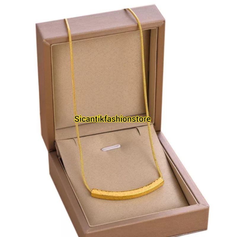 Kalung Titanium Gold Liontin Lvv Fashion Wanita Terlaris Anti Karat Selamanya Kalung Wanita Korea Terbaru Kalung Wanita Gold Kalung Perak Silver 925 Perhiasan Wanita Kalung Wanita Terbaru Kalung Wanita Anti Karat Liontin LV Gold Liontin Gold