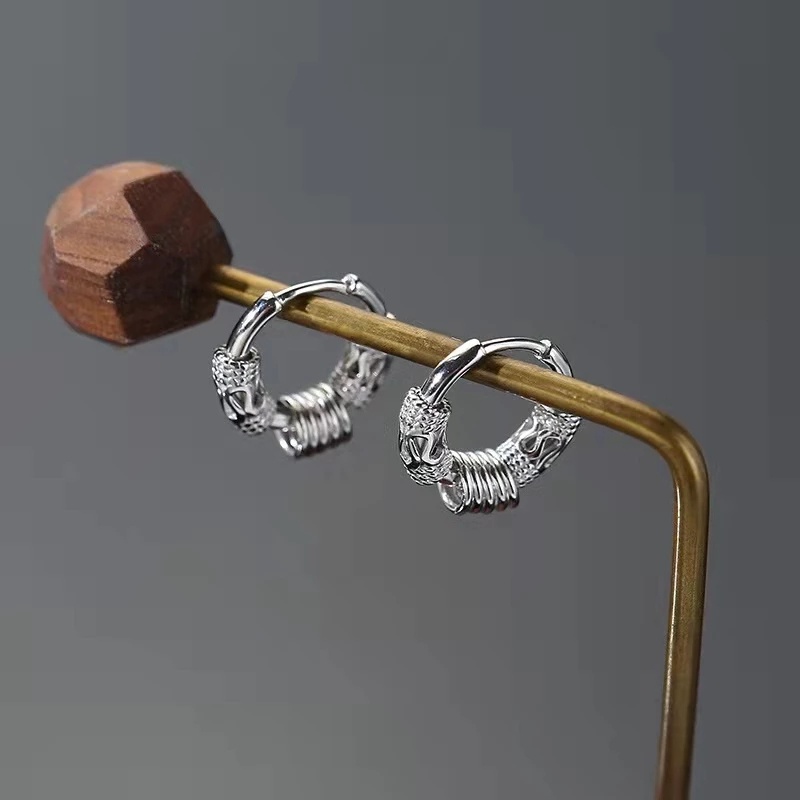 Anting Stud Liontin Bulat Bahan Stainless Steel Lapis Perak Gaya Punk Hip-Hop Untuk Pria