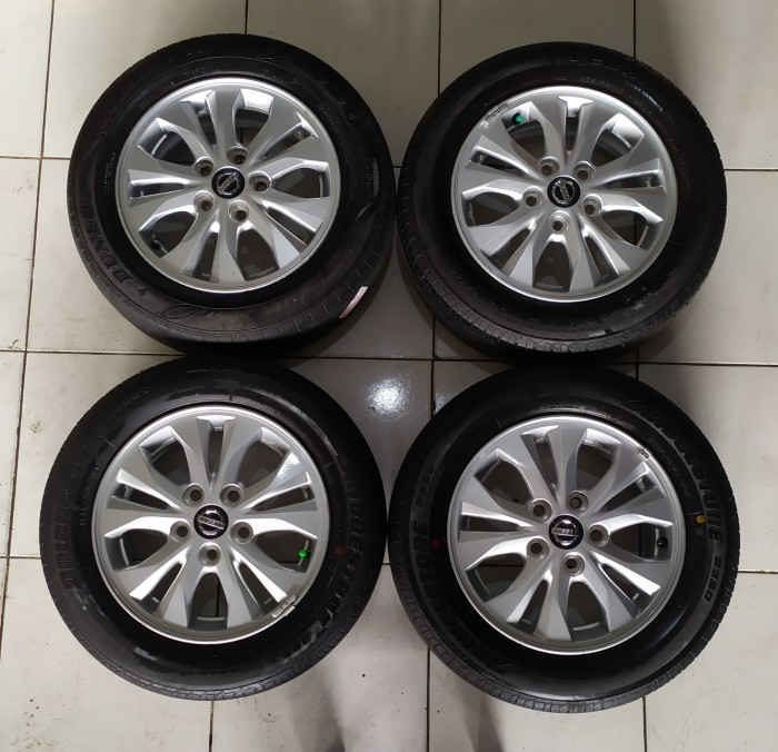 velg mobil seken original Nissan Livina Ring 15 hole 5x114.3 Ban dunlop