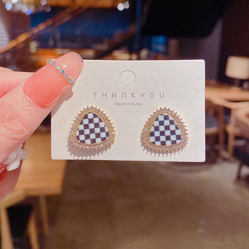 Anting Stud Desain Papan Catur Geometris Aksen Zirkon Bahan S925 Silver Needle