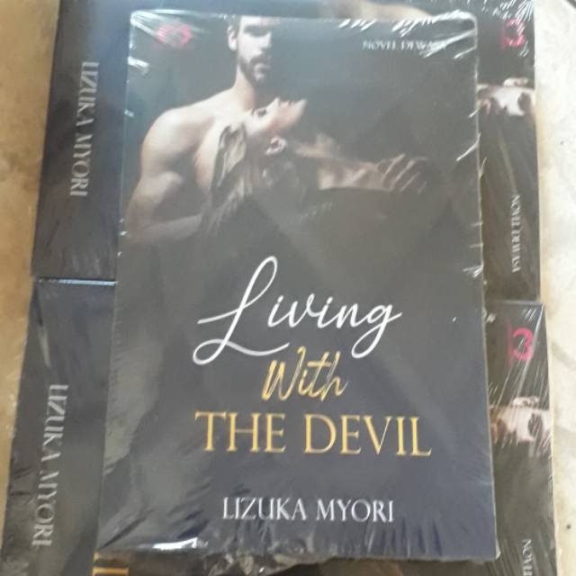 Novel Living with The Devil by Lizuka Myori