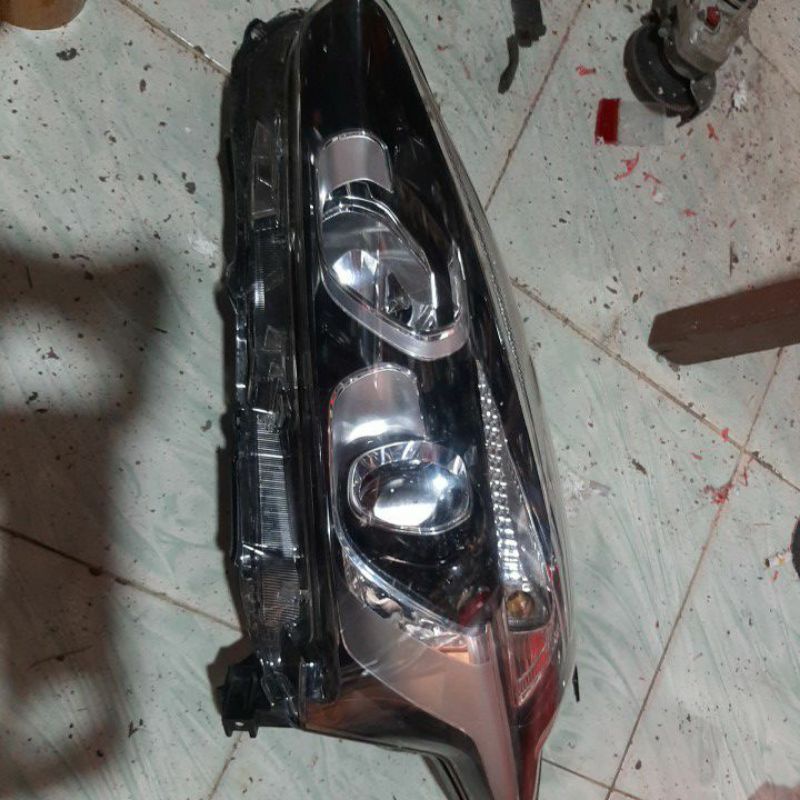 Headlamp Toyota Sienta