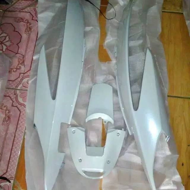 Body belakang vario 110 karbu-putih