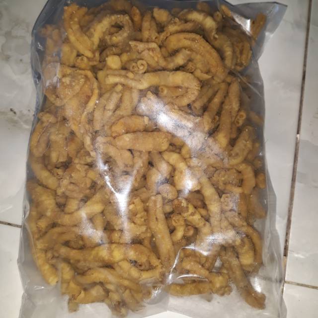 

Cemilan kripik usus MANTAB....