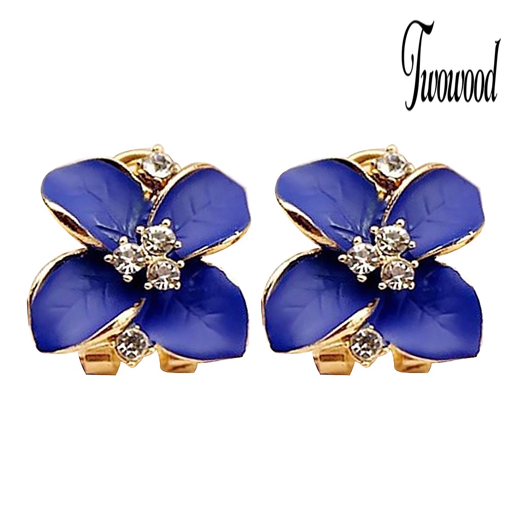 Anting Stud Enamel Bentuk Clover Aksen Berlian Imitasi Untuk Wanita