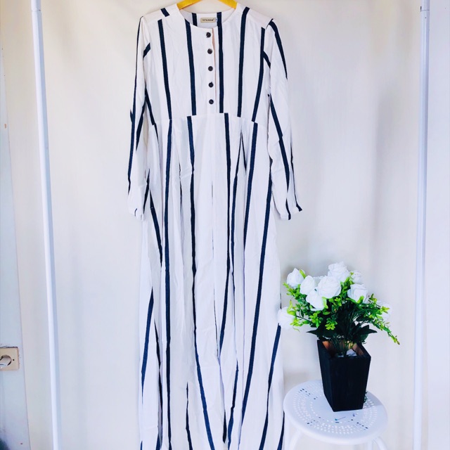 Long Dress Putih